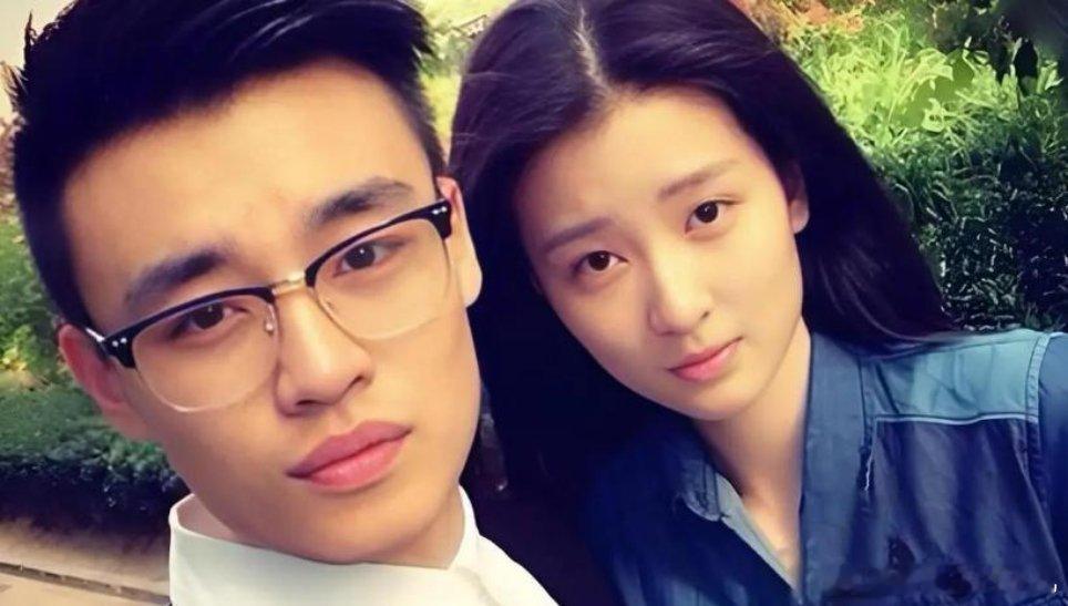 #赖柏霖 深圳鸿荣源#乔欣与赖柏霖疑似结婚，这对看似八竿子打不着的男女，究竟是如
