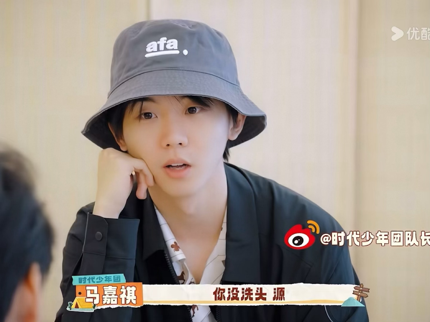 这一个个小称呼听得我心里软软的“源儿～” “笨蛋张真源～” 