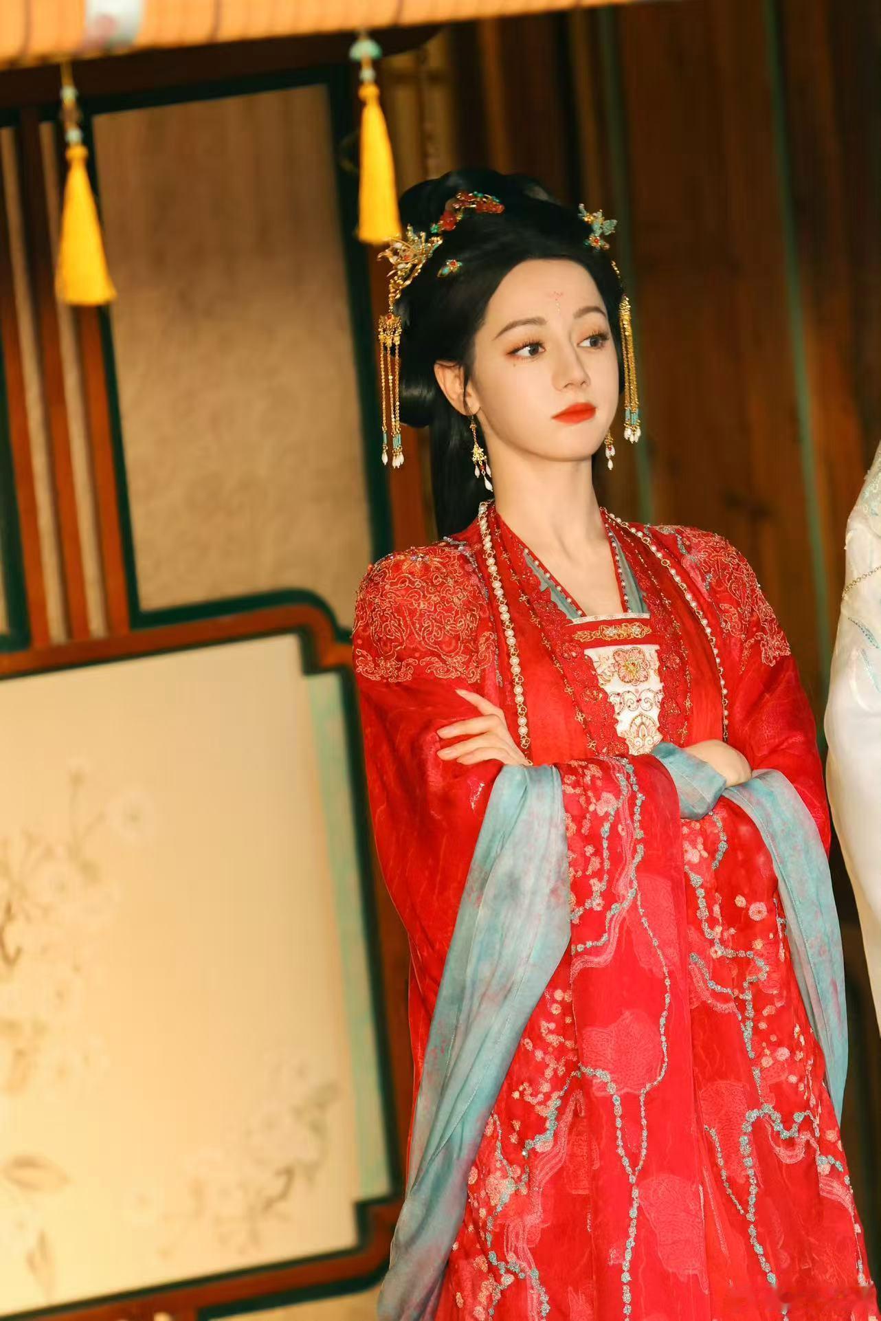 迪丽热巴初见人间色彩迪丽热巴世间色彩迪丽热巴初见人间色彩，好美，