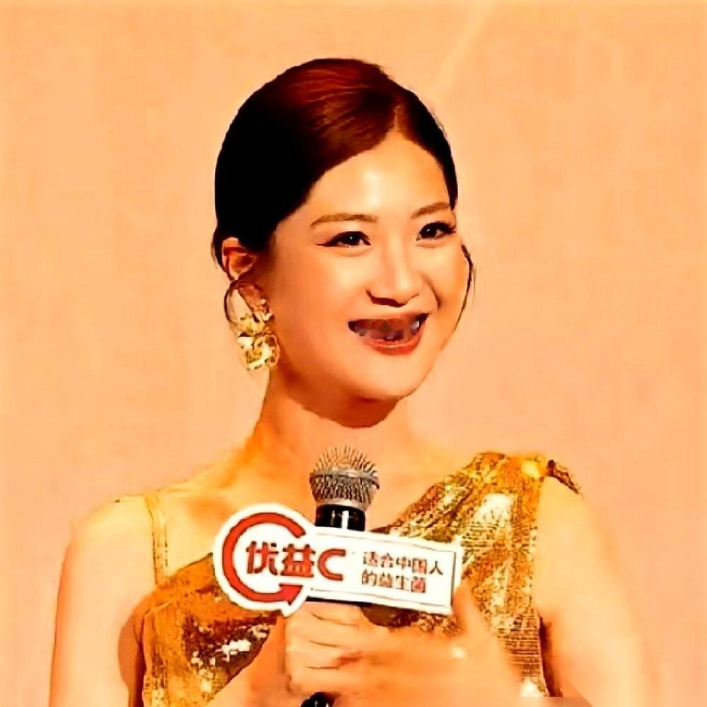 都说盼盼火，是因为长得好看。
我跟你讲，这话说得，太外行了。
好看的皮囊流水线上