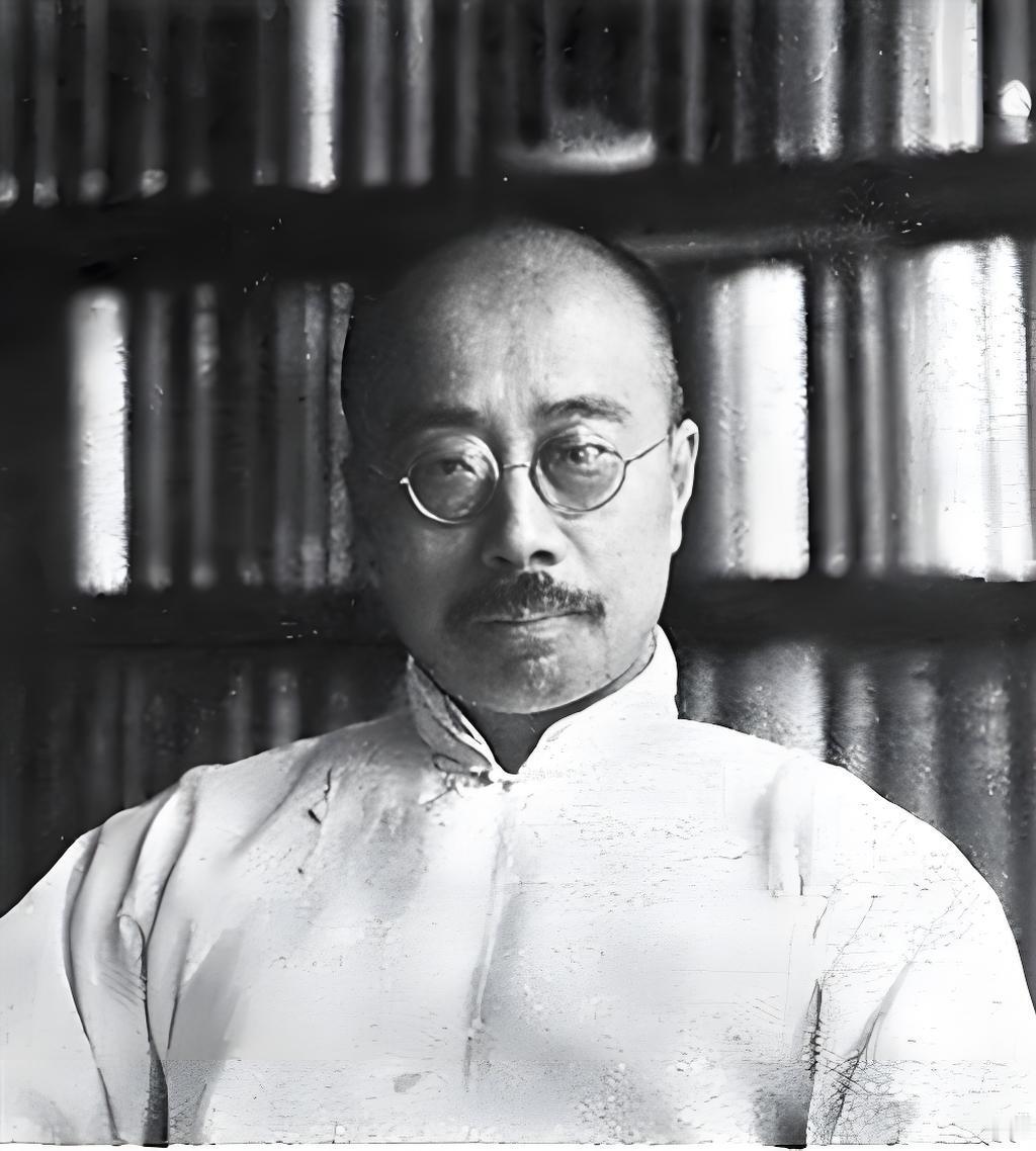 1967年，周作人夜里起身下床小解，没任何征兆突然离世。他走后，被家属销了户口，