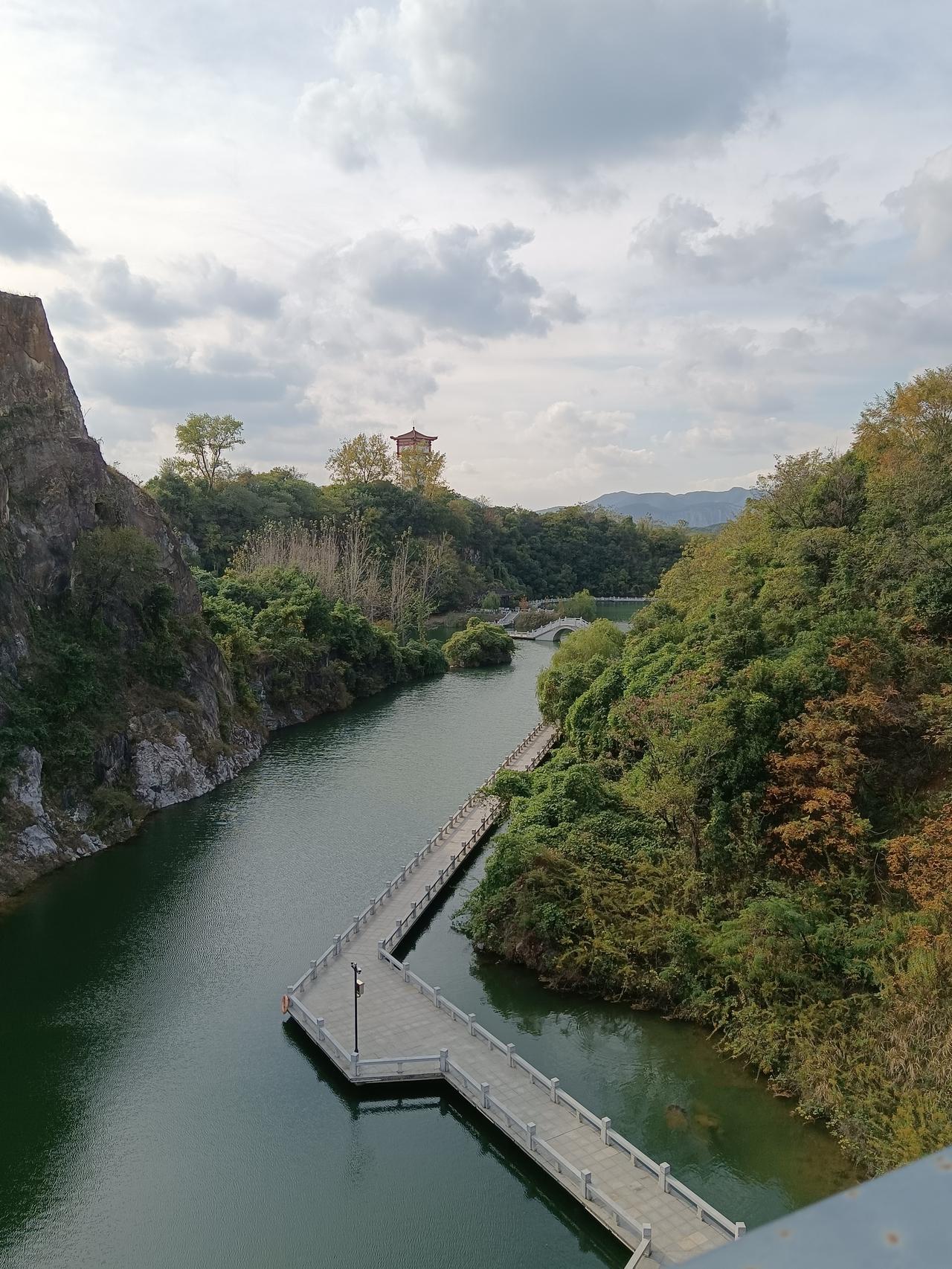 70年代末，到处是横幅和标语，相信从那个年代走过来的人，都知道这一国策。如今的独