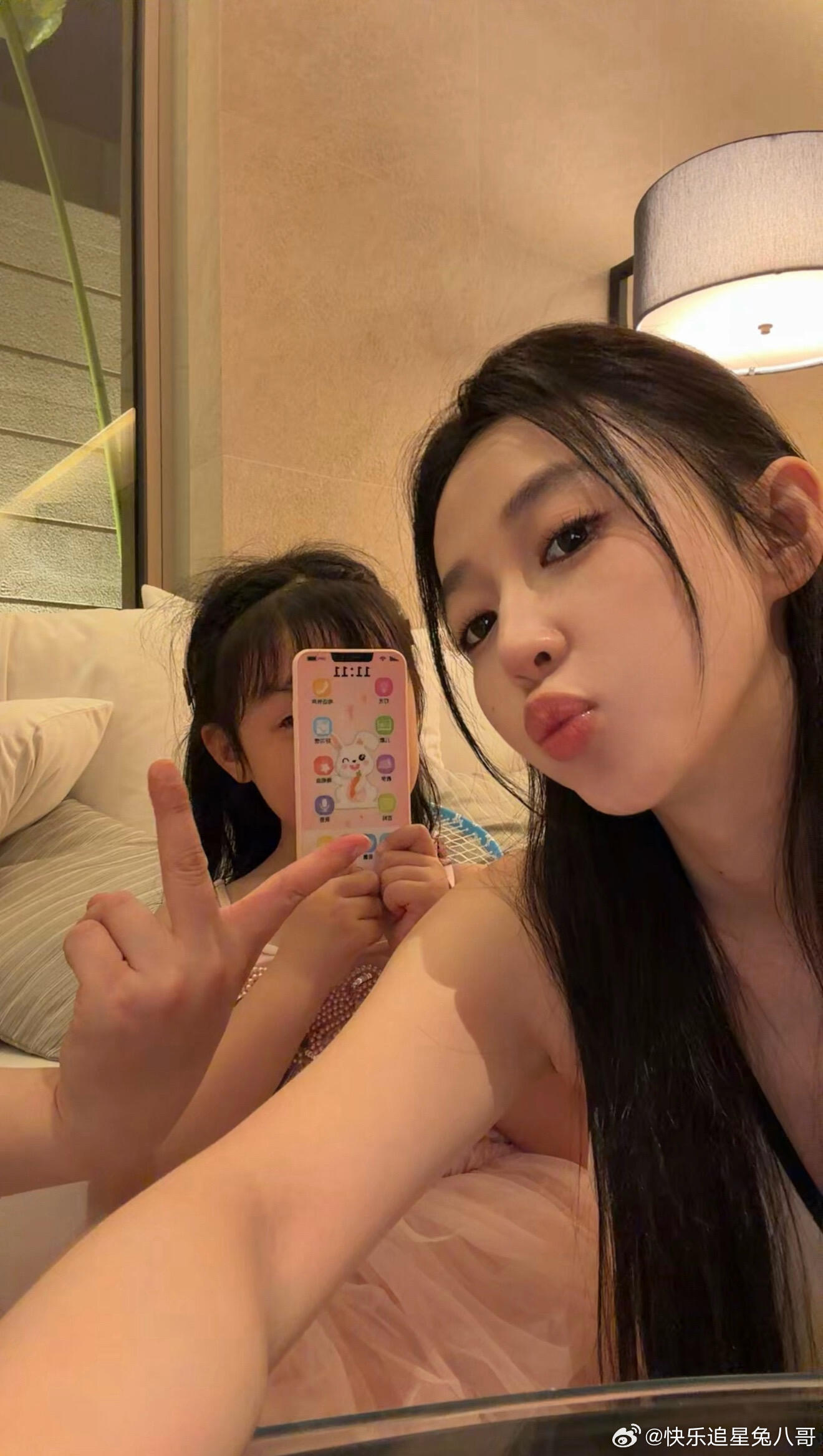 潘玮柏女儿5岁近照潘玮柏老婆晒和女儿合照 潘玮柏老婆宣云晒和女儿合照，又罕见出镜