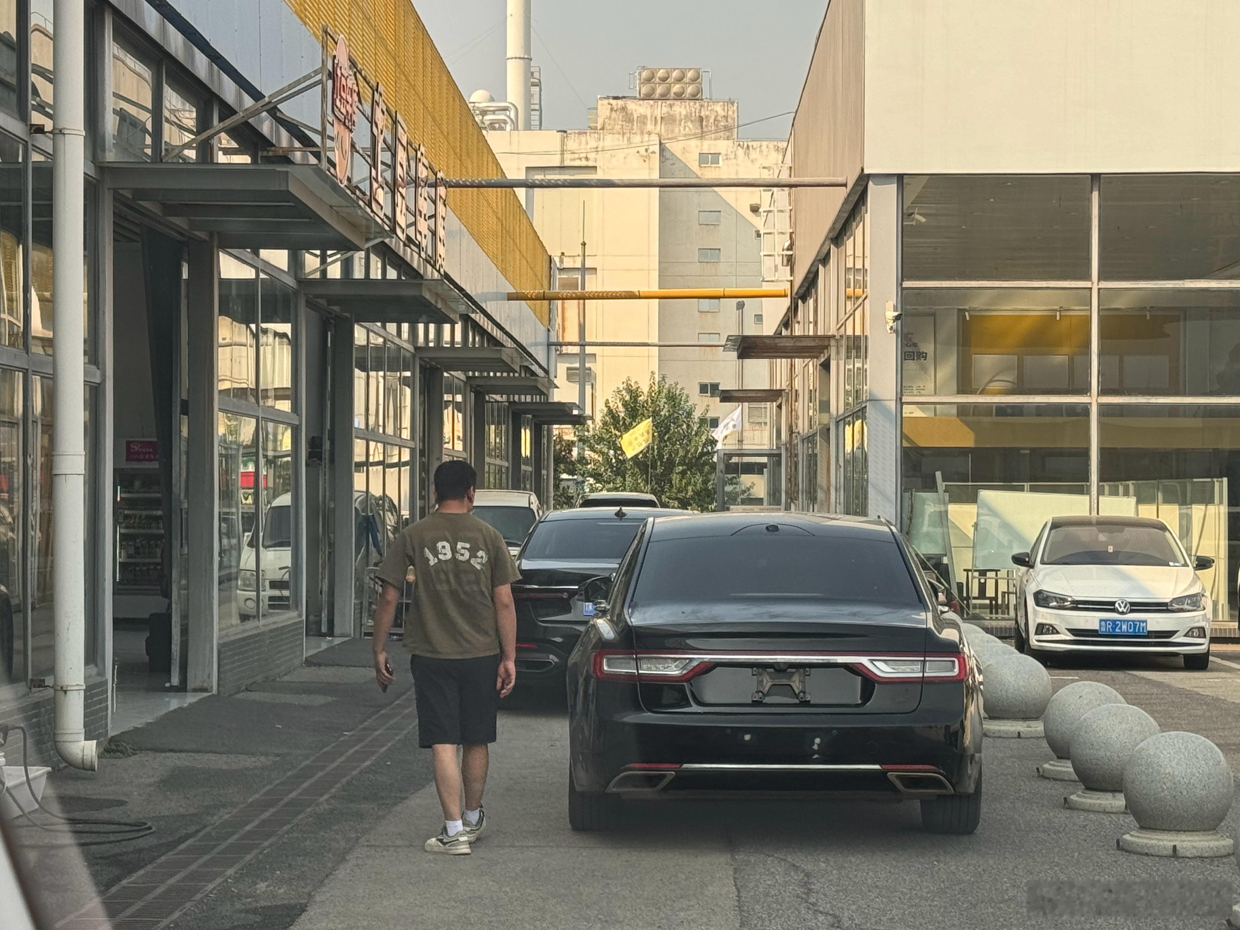 林肯卖了[流鼻血]便宜处理掉主要是要做全车漆公里数也偏大一些今天又是非常充实的一
