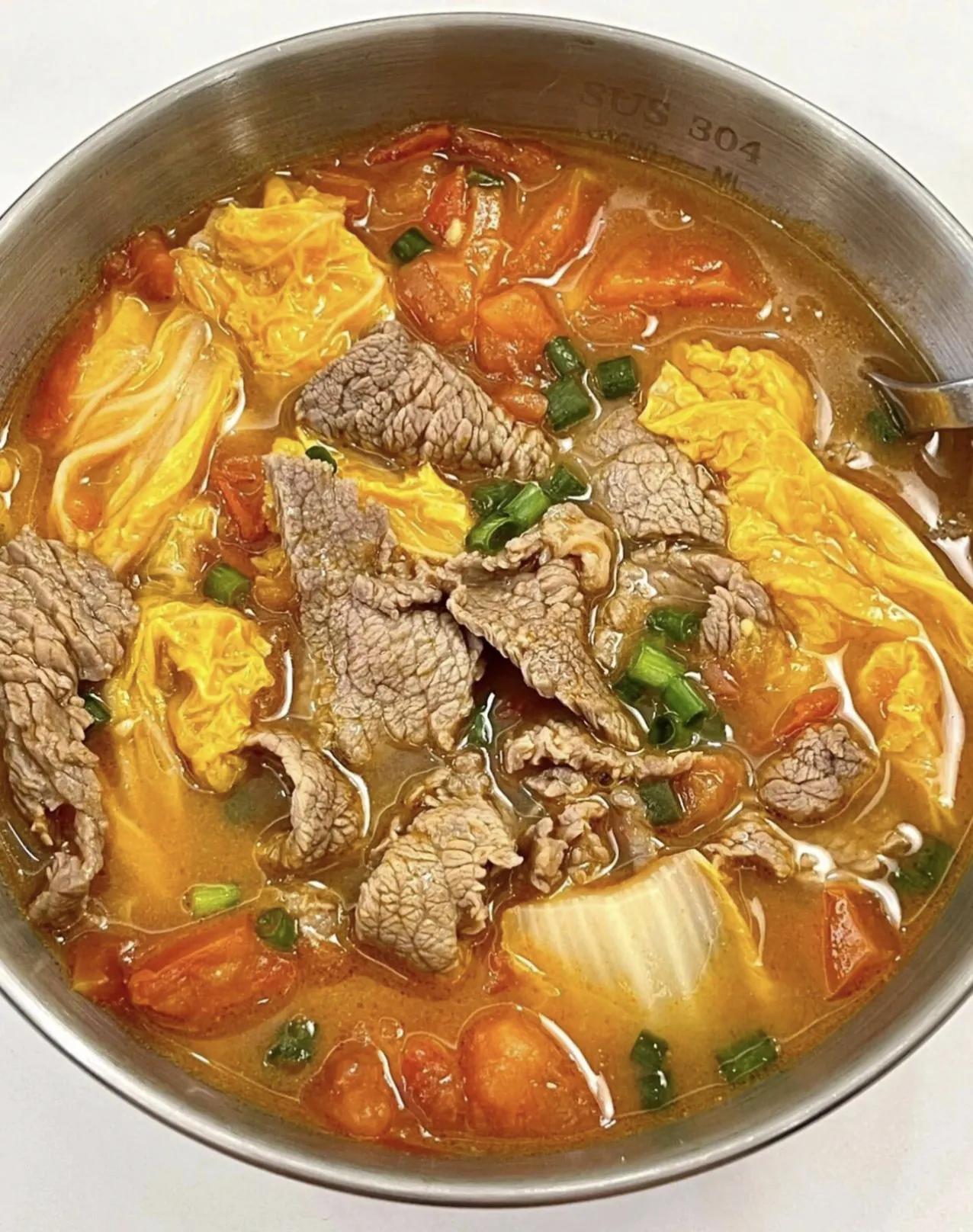 巨好吃的娃娃菜番茄牛肉汤！酸酸甜甜！鲜美好喝！牛肉好嫩好香！