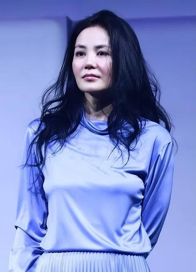 我有种预感，
王菲估计以后不会再开演唱会了，
不是因为她的唱功不行，而是因为她已