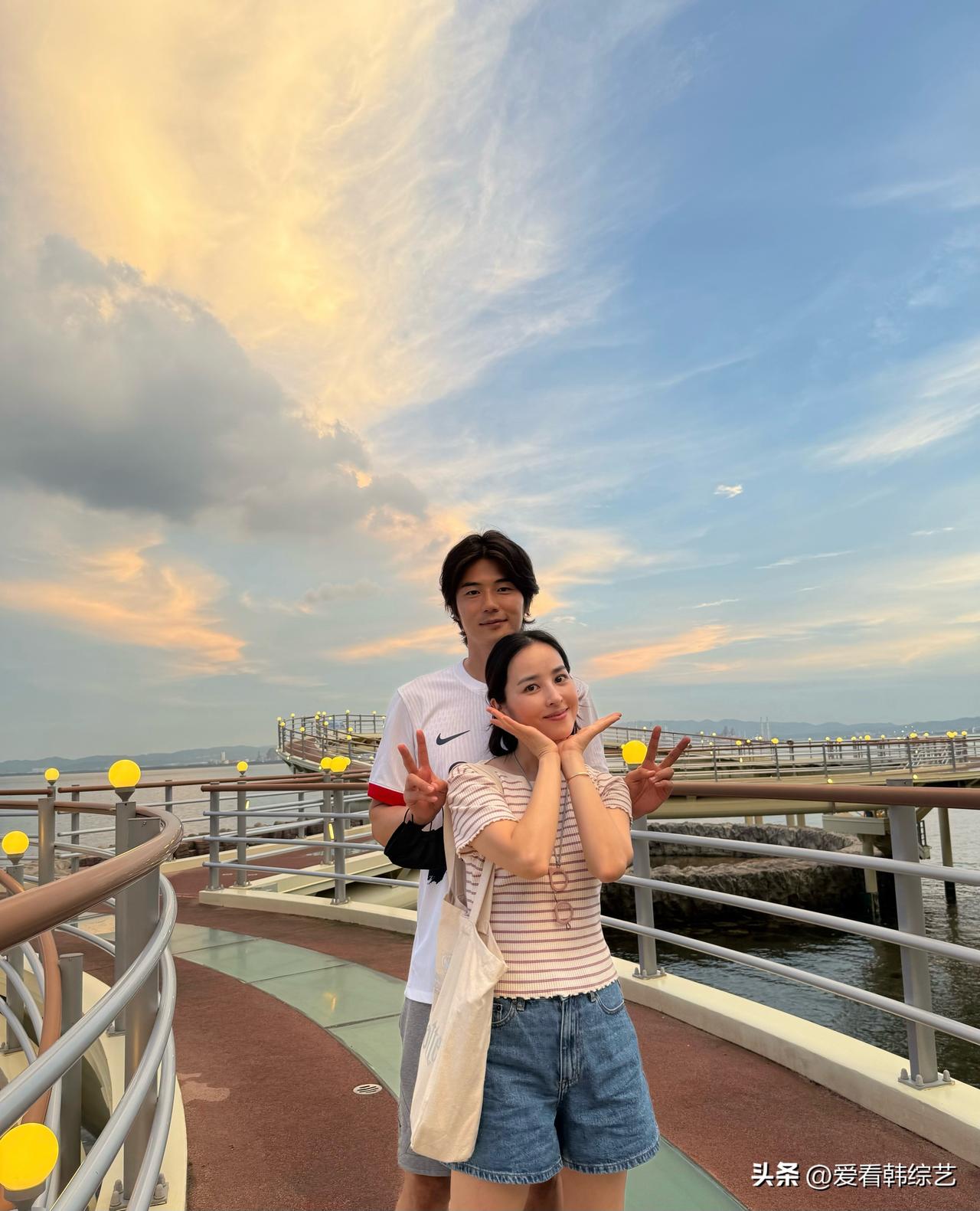 8日，前足球选手奇诚庸在个人Instagram上传了多张照，并写道“夏天来啦！希