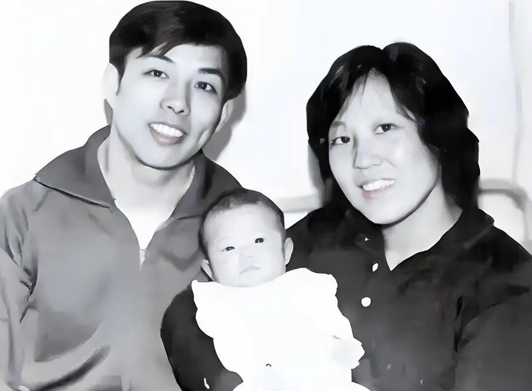 他们都曾是乒乓球世界冠軍，也是一对夫妻，能认出他们两个人的，绝对是年龄在50岁以