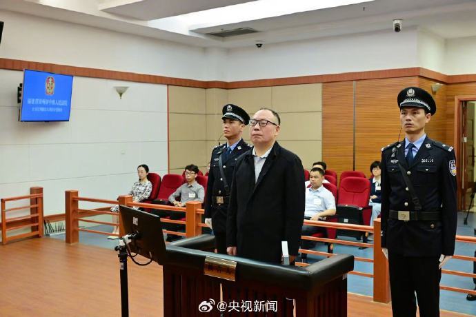 【#周喜安被判死缓#】#周喜安受贿1.34亿余元被判死缓# 5月7日，福建省漳州