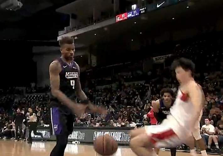 波特兰开拓者 虽然撕裂之城混音非常遗憾的输掉了比赛，但是杨瀚森却在攻防两端打出了