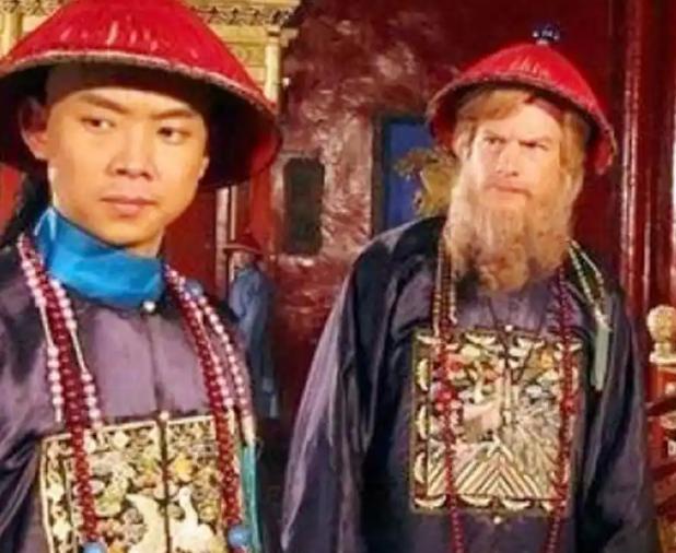 1693年.康熙带兵出征，染上了疟疾，按常理来说肯定活不成了，幸好有外国人进献了