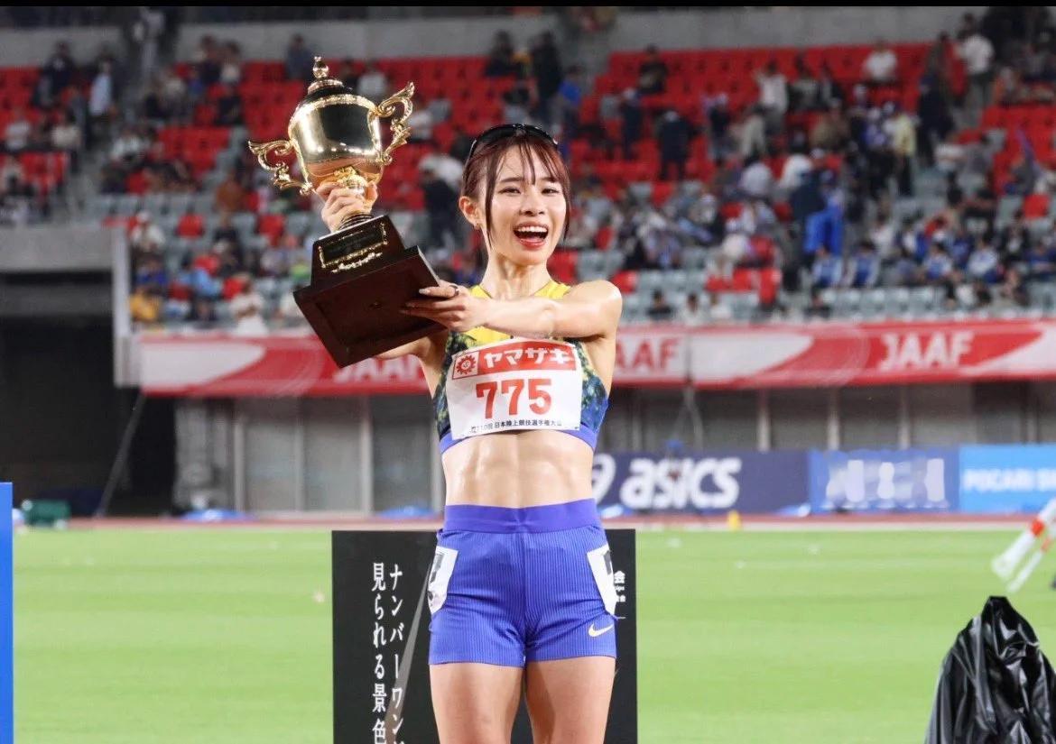 炸裂！5000米最后40米极限绝杀！
 
田中希实大比分领先，眼看就要五连冠，