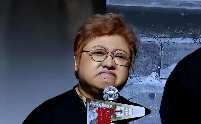 人红是非多这句话在韩红身上算是应验了。自从之前那句“走个面儿”之后，她和她的基金
