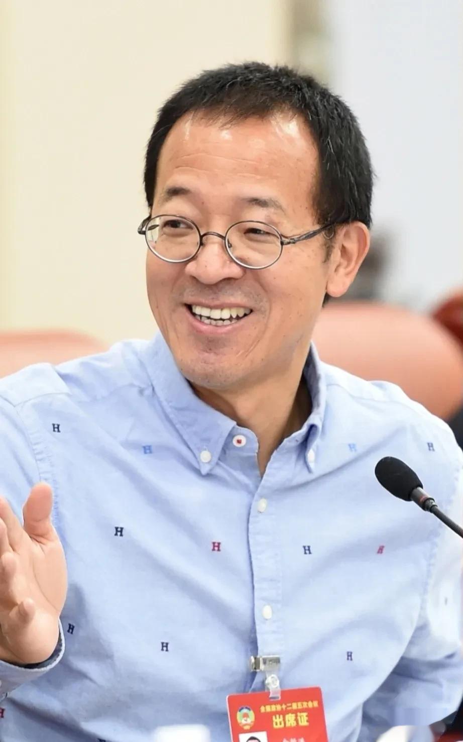 同一个圈子，但许老板自始至终都看不起俞敏洪！

出事前的许老板交际圈子广阔，他和