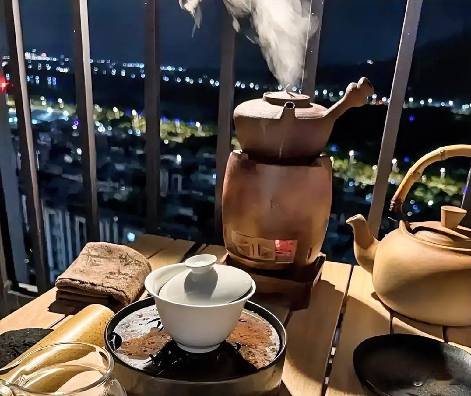 我亲表哥，人间清醒，今年42岁，一直单身，每个月工资大概1万2左右，手里现在存款