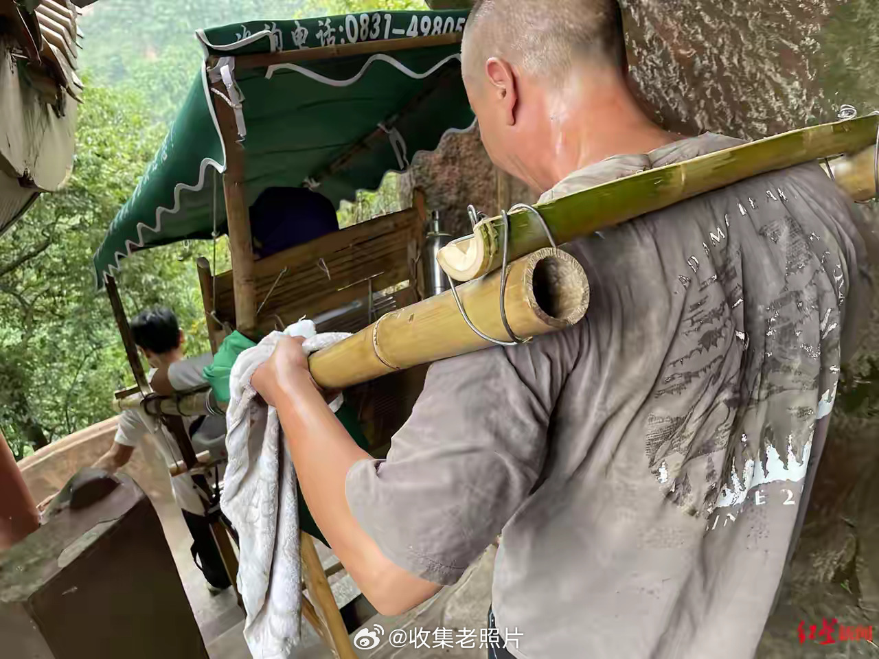 爬山看到大爷汗流浃背，你们还忍心坐吗？但是都不坐大爷就没收入养家，好矛盾。