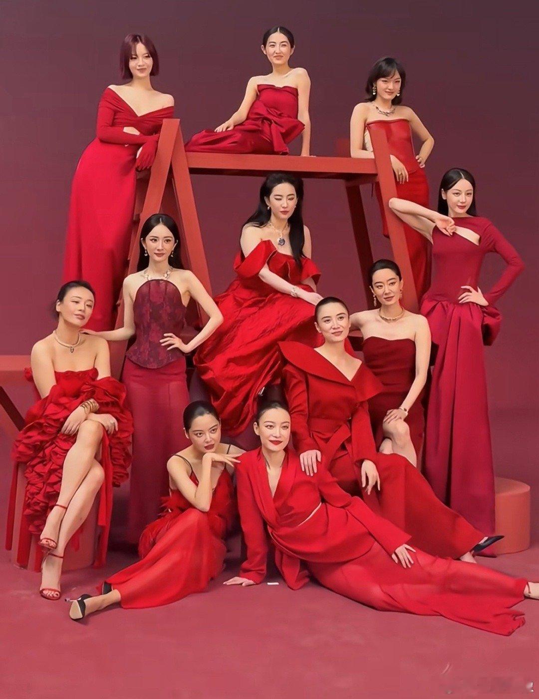 vogue这次的封面神奇的是一个95花也没有，后面三个00花，90花只有热巴。 