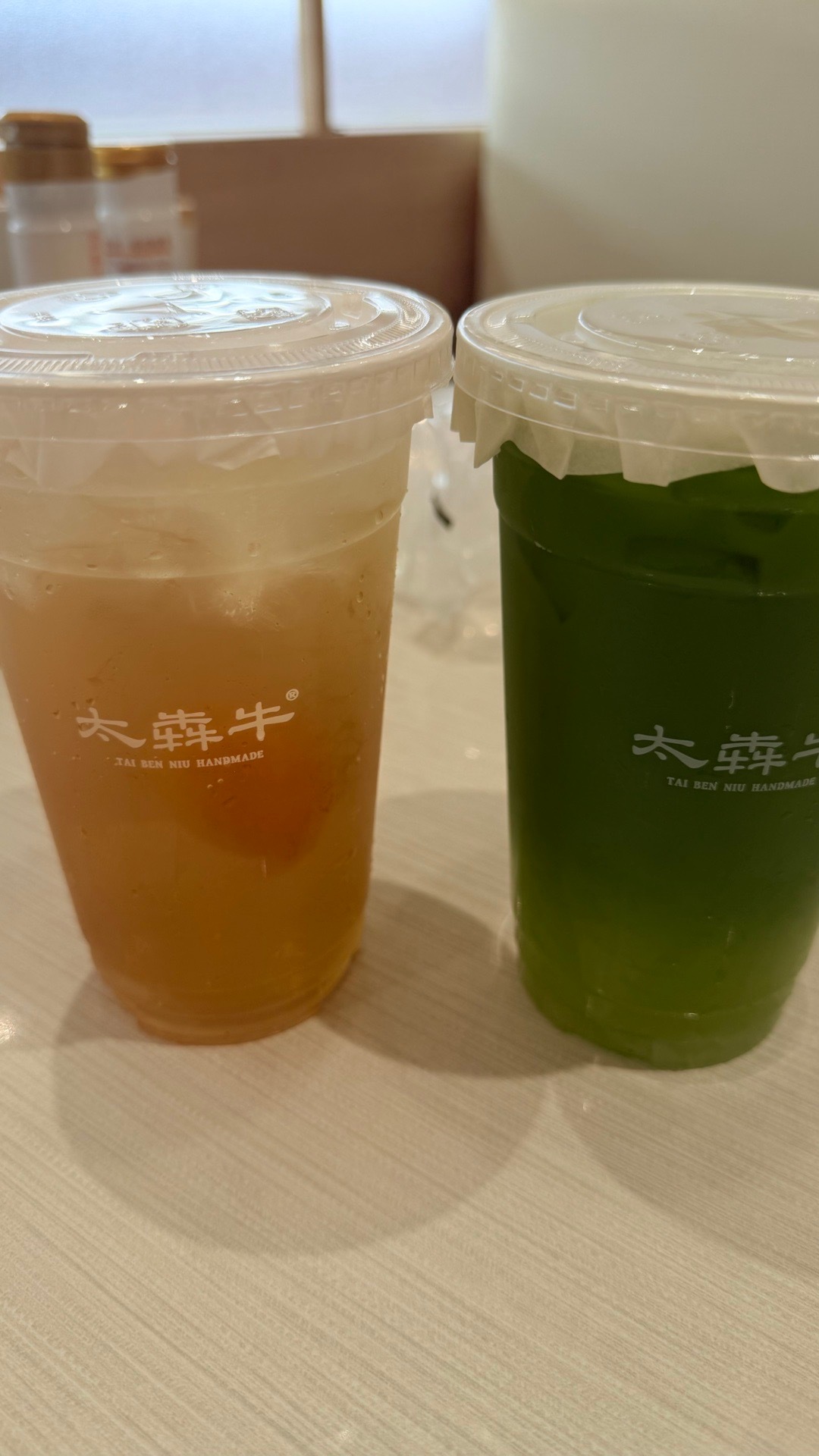 儿子请我喝秋天的第一杯奶茶。 