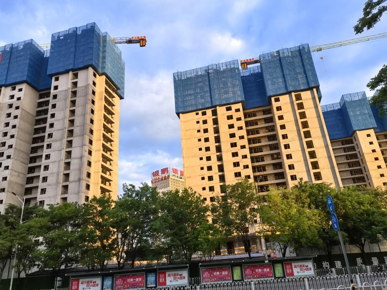 在云南人口第一大县镇雄县也有烂尾楼，让我真的没有想到。如万晟世界新城，得廷尚品，