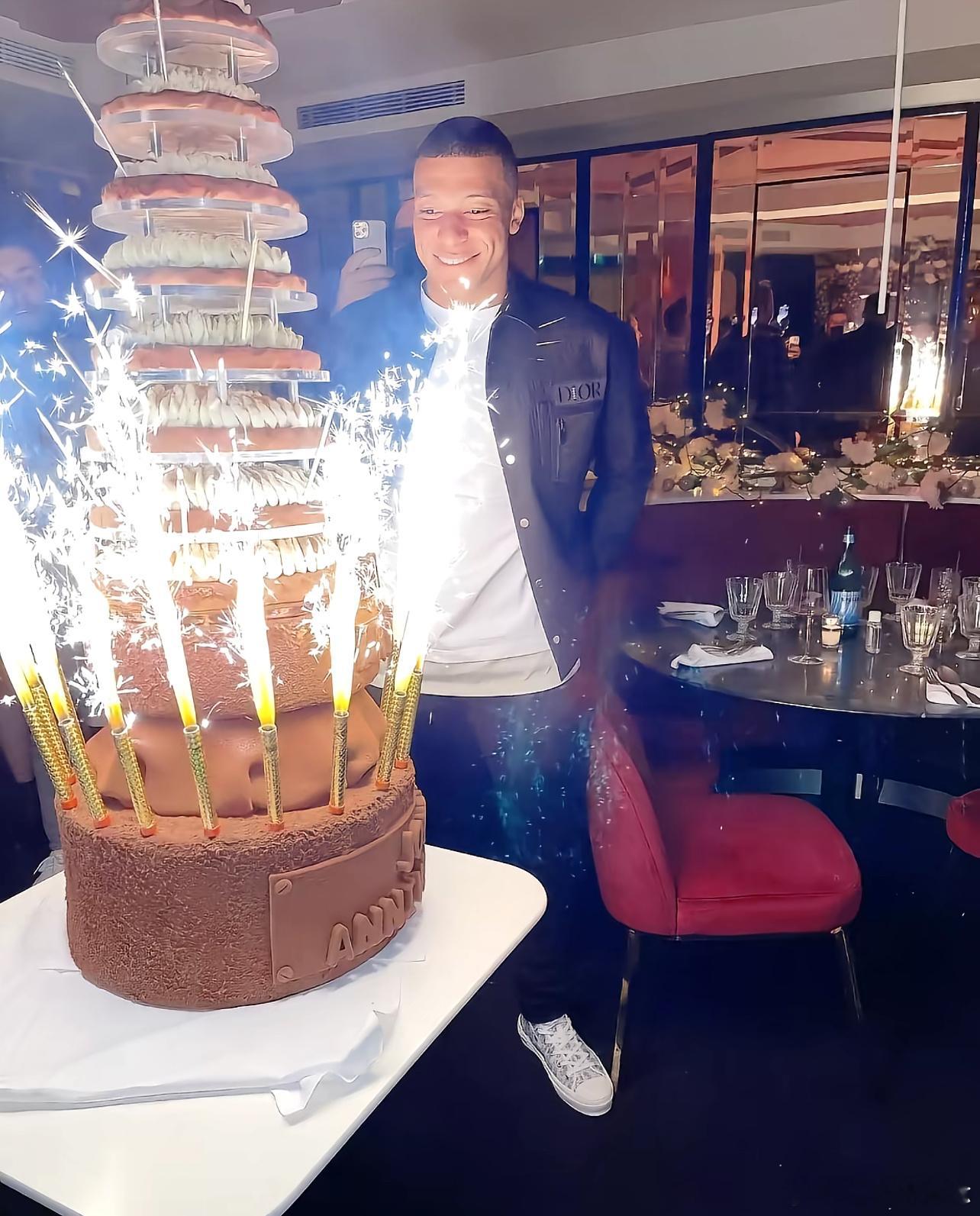 今天，皇马球星姆巴佩迎来自己27岁的生日。而在明天凌晨4点西甲第17轮皇马主场对