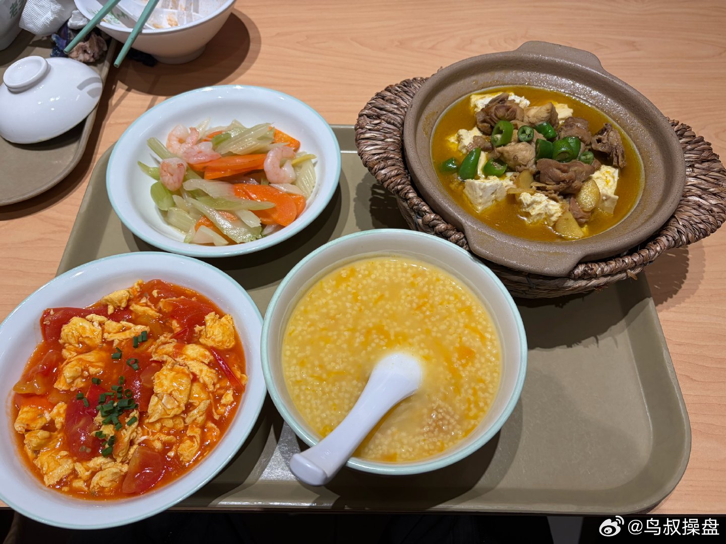 晚饭吃老乡鸡，这是我最放心的快餐了，老乡鸡上市也是老登股 