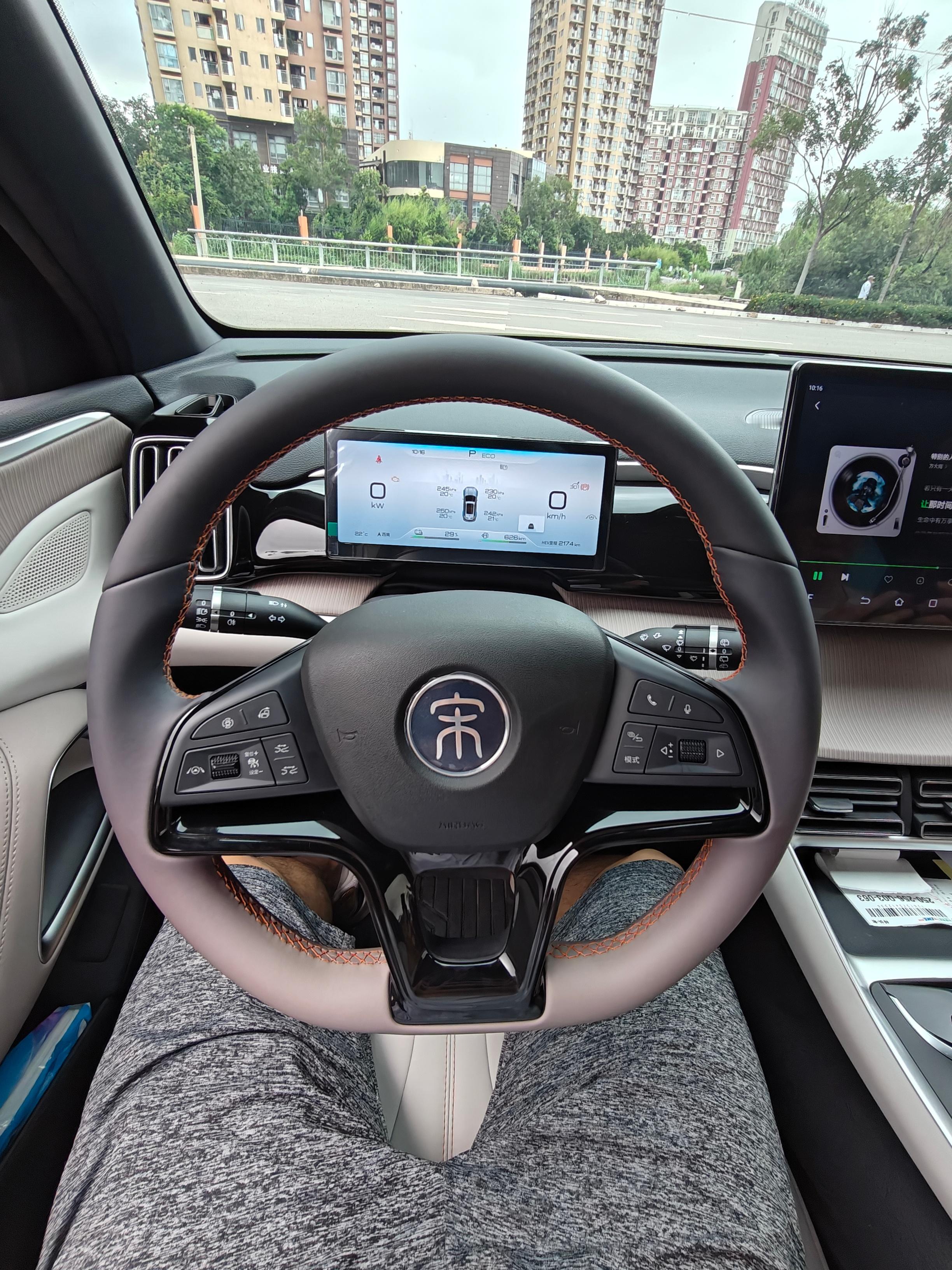 去吃席，开一哈年轻同事的高销量混动SUV[赞][doge] ​​​
