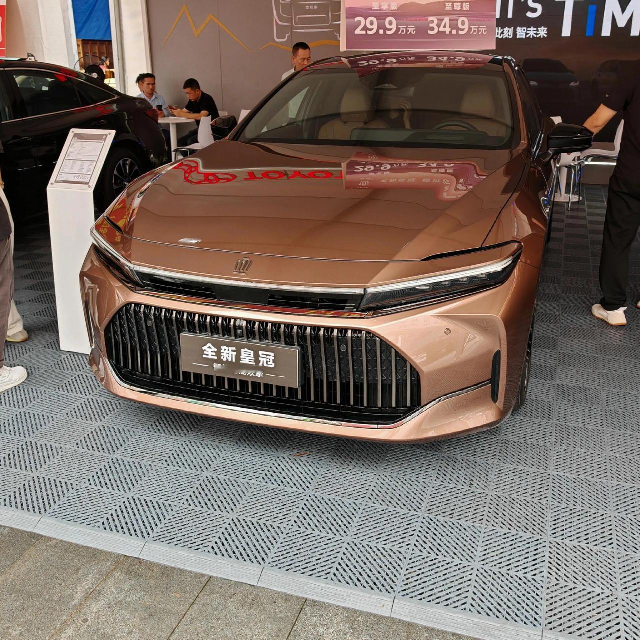 现阶段最好的丰田，可惜生错了时代

偶遇新一代皇冠，发现这是一台非常良心的丰田，