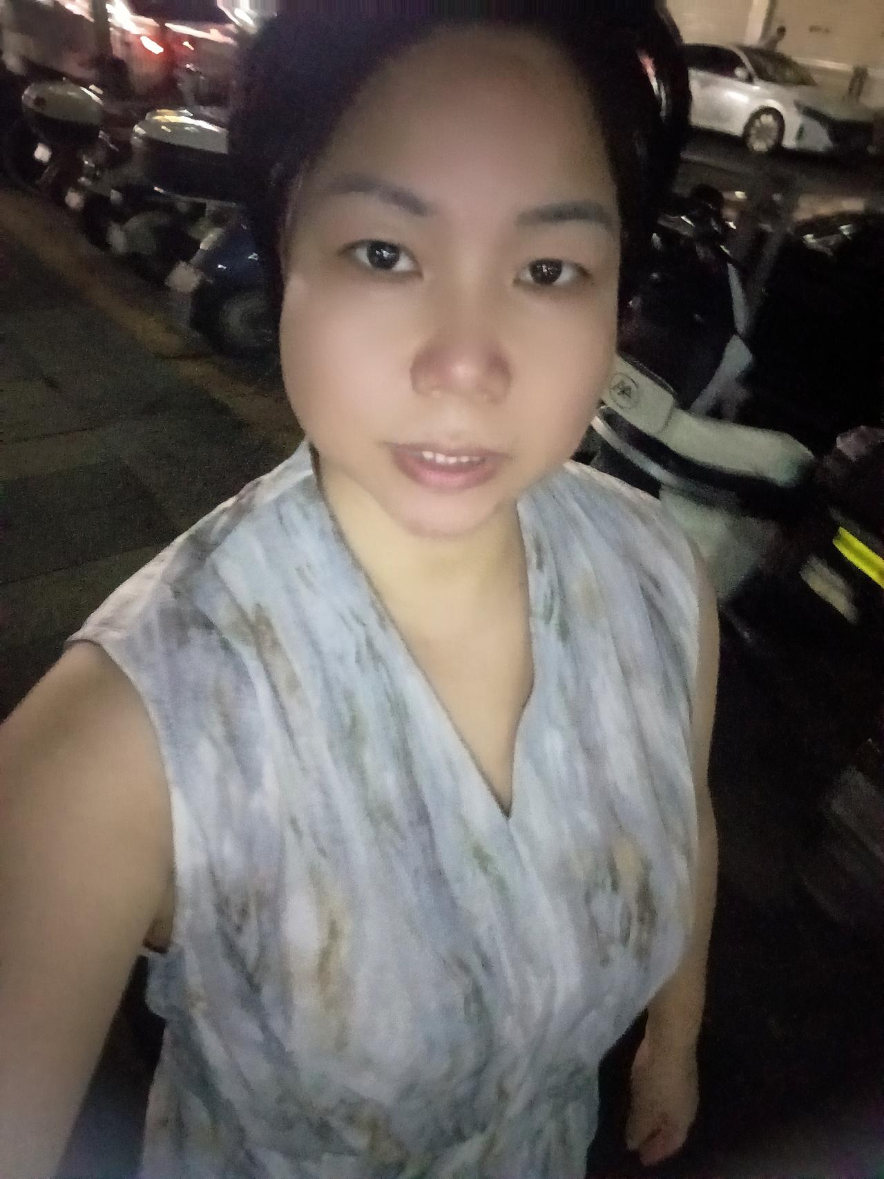 大家好，我是七姐，电动单车没有电啦，难搞哦，今天只能走路回去。骑电动单车10来分