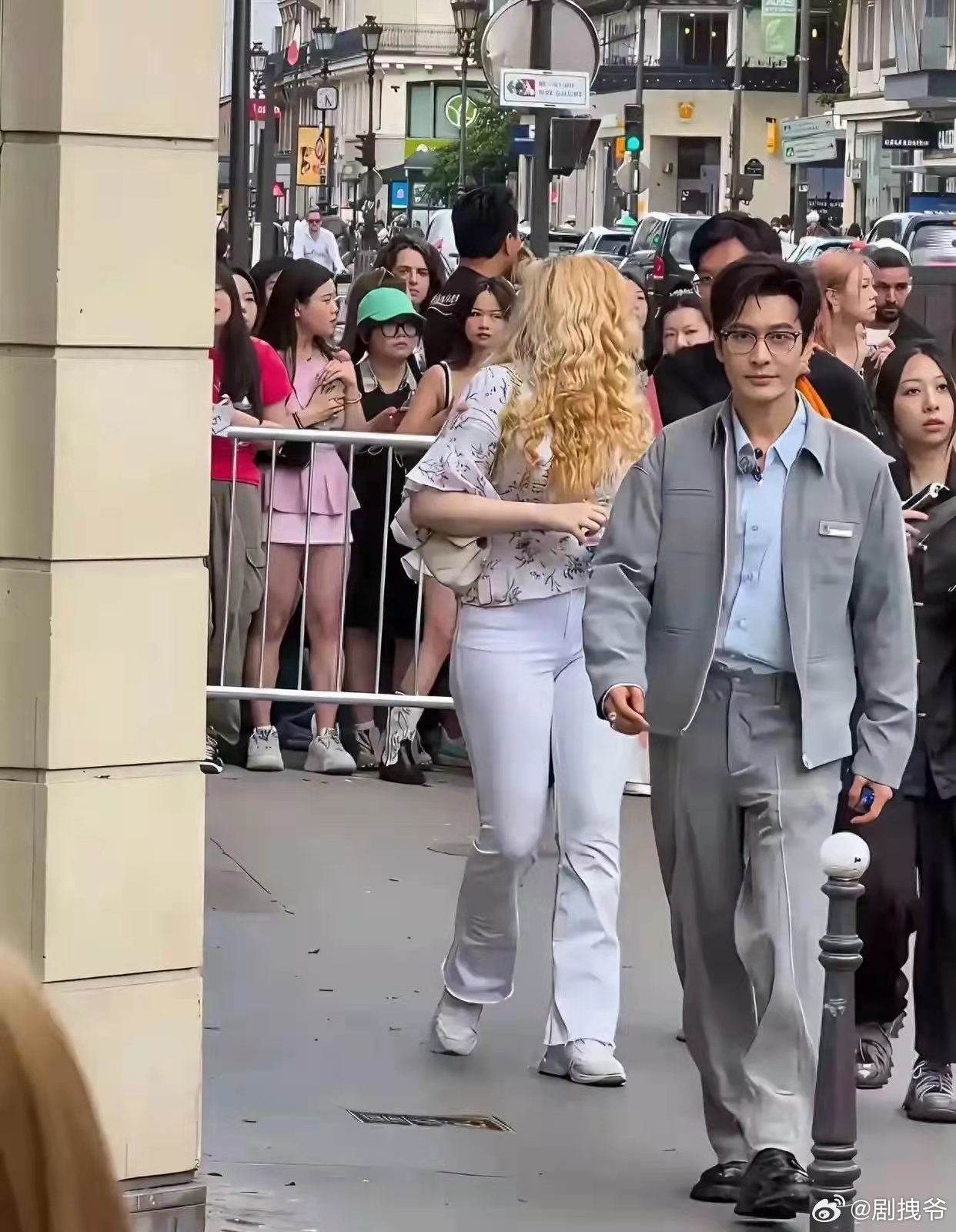 再热的天黄晓明也放弃不了他的大头战靴！他的偶像包袱到底有多重？ ​​​