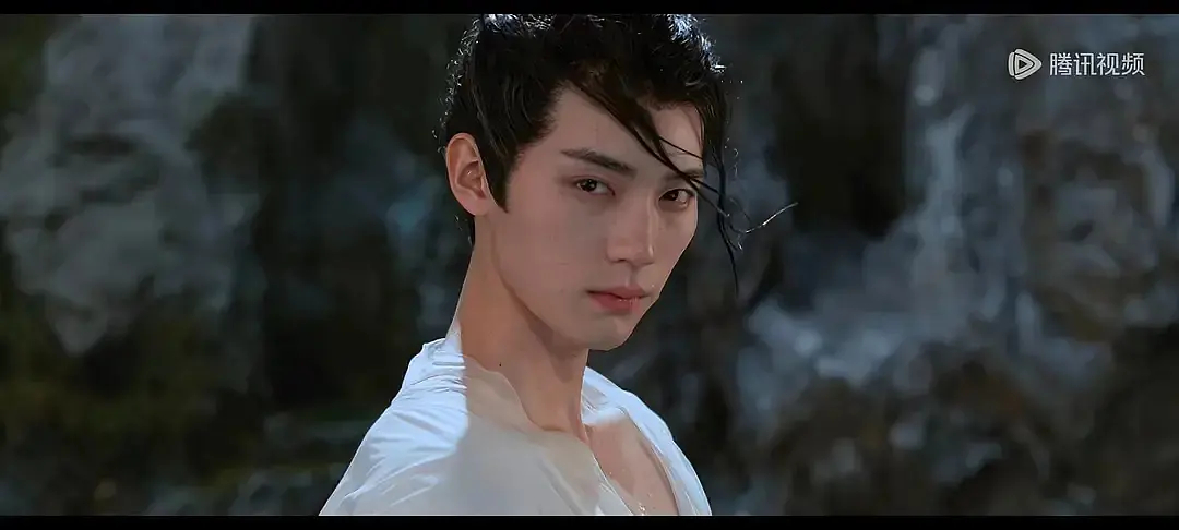 江湖夜雨十年灯的导演啊 你拍这个镜头是何意味？把人拍的好看是不是古偶的基本要求？