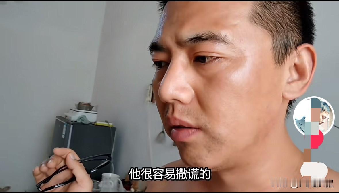 忧忧回到妈妈家里便诉苦，爸爸不让他拍他了，俩人已经到了水火不容的地步。

忧忧总