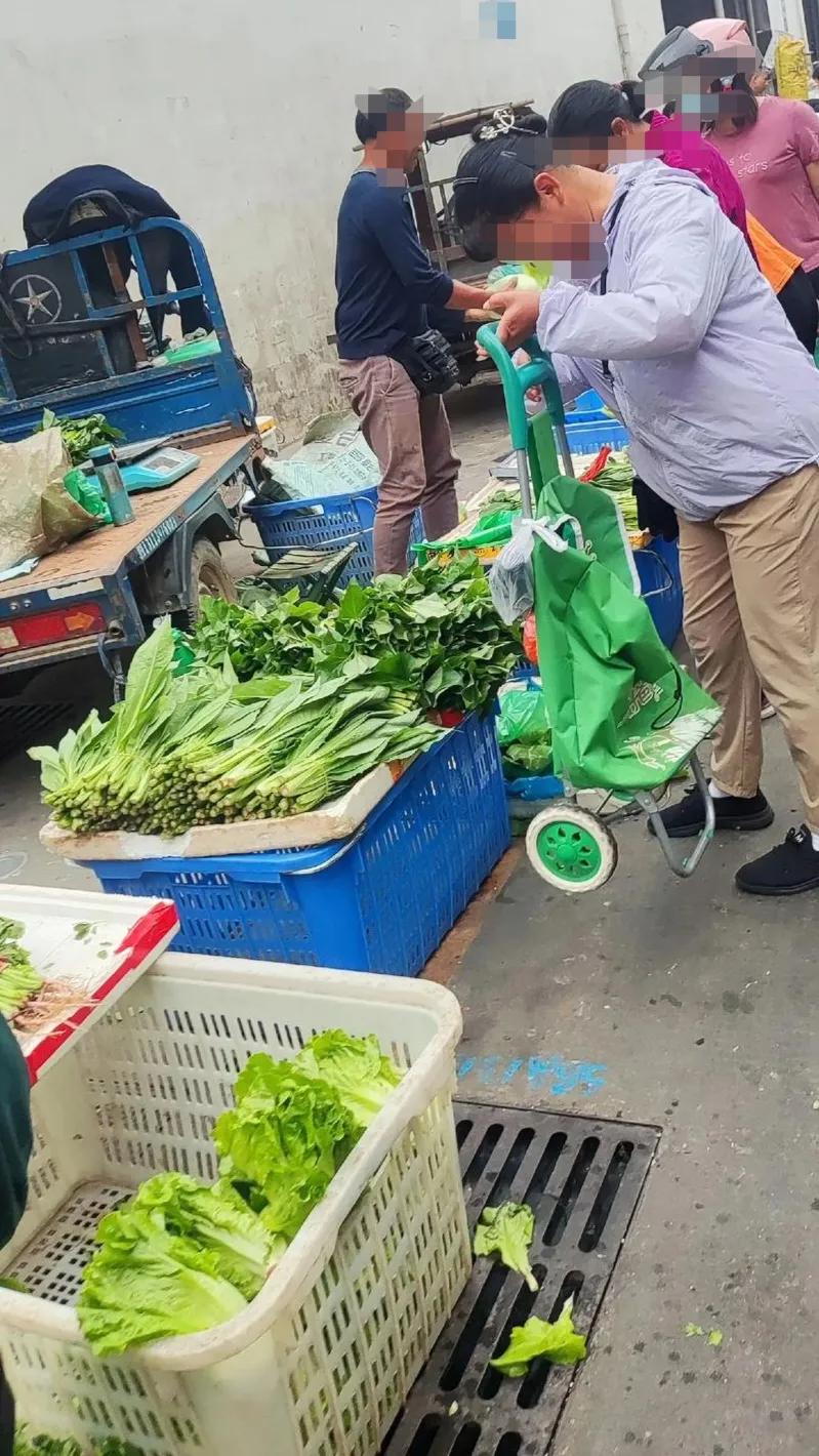 广东阳江。
在阳江的菜市场，如果你不会讲阳江话，或者菜摊上没有明码标价，那你就等