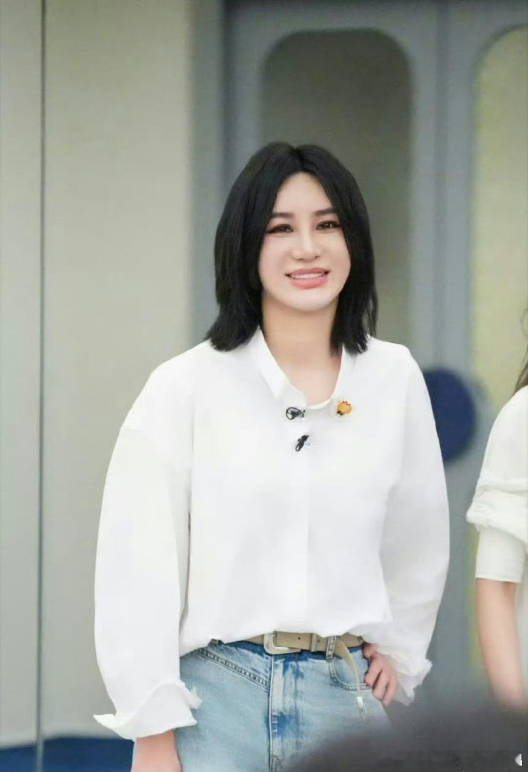 尚雯婕李佳琦录完综艺要走回杭州辨识度直接拉满全场，尚雯婕沉稳气场搭配李佳琦独特声