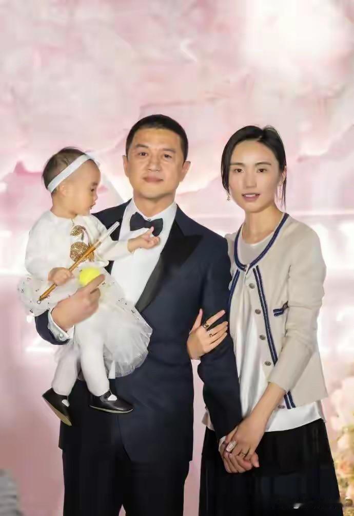 亚鹏哥做生意一般，但是找老婆的眼光确实好！