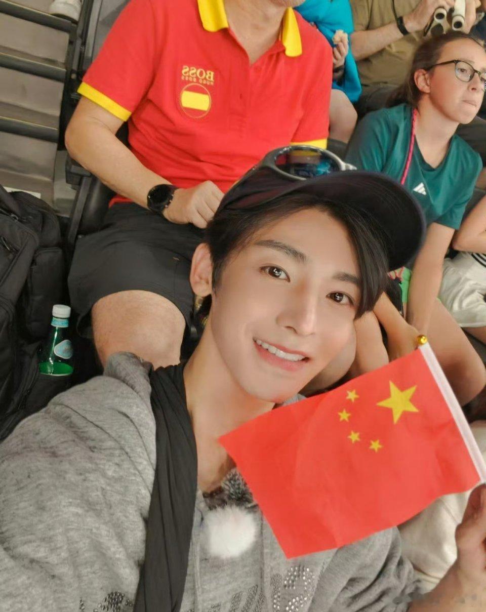 这是侯明昊还是小四 ​​​