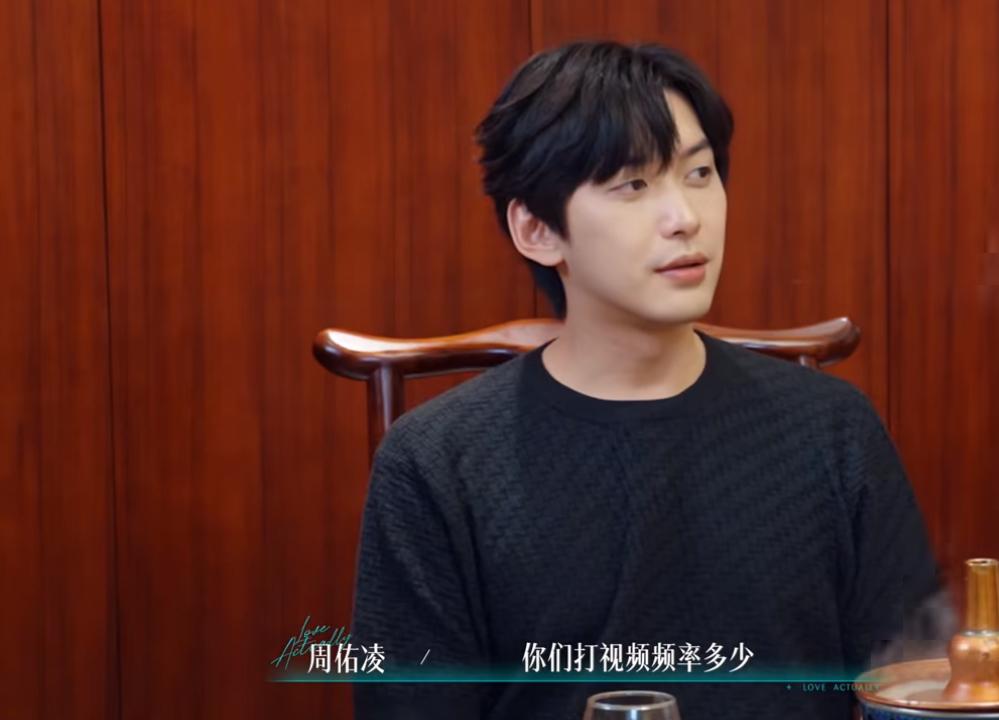 文韬北京做局请小屋嘉宾吃饭，萱萱惊喜现身，两人这是正式在一起了？
《半熟恋人》番