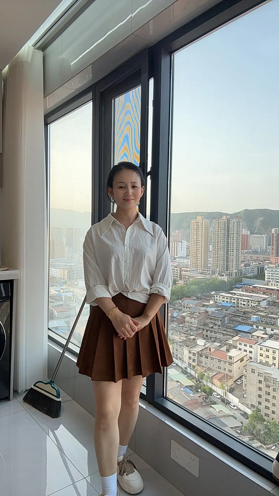 我该如何写我呢？写我在烟火红尘里谋生，在沧桑流年里寻梦，现在的我，成熟...