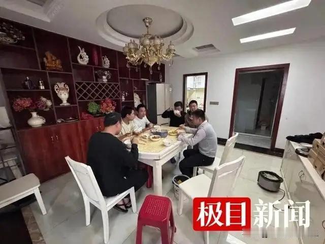 花果园的“爱情陷阱”：人生下半场，拼的不是婚姻，是清醒！

诸位朋友，今儿咱们说