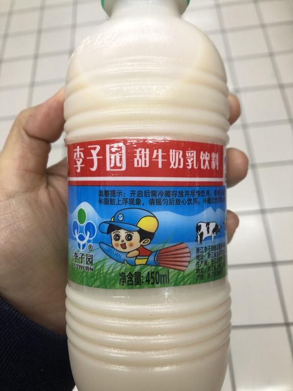 李子园，真的卖不动了！在最新的2023年财报上，李子园除了含乳饮料，其他主营业务
