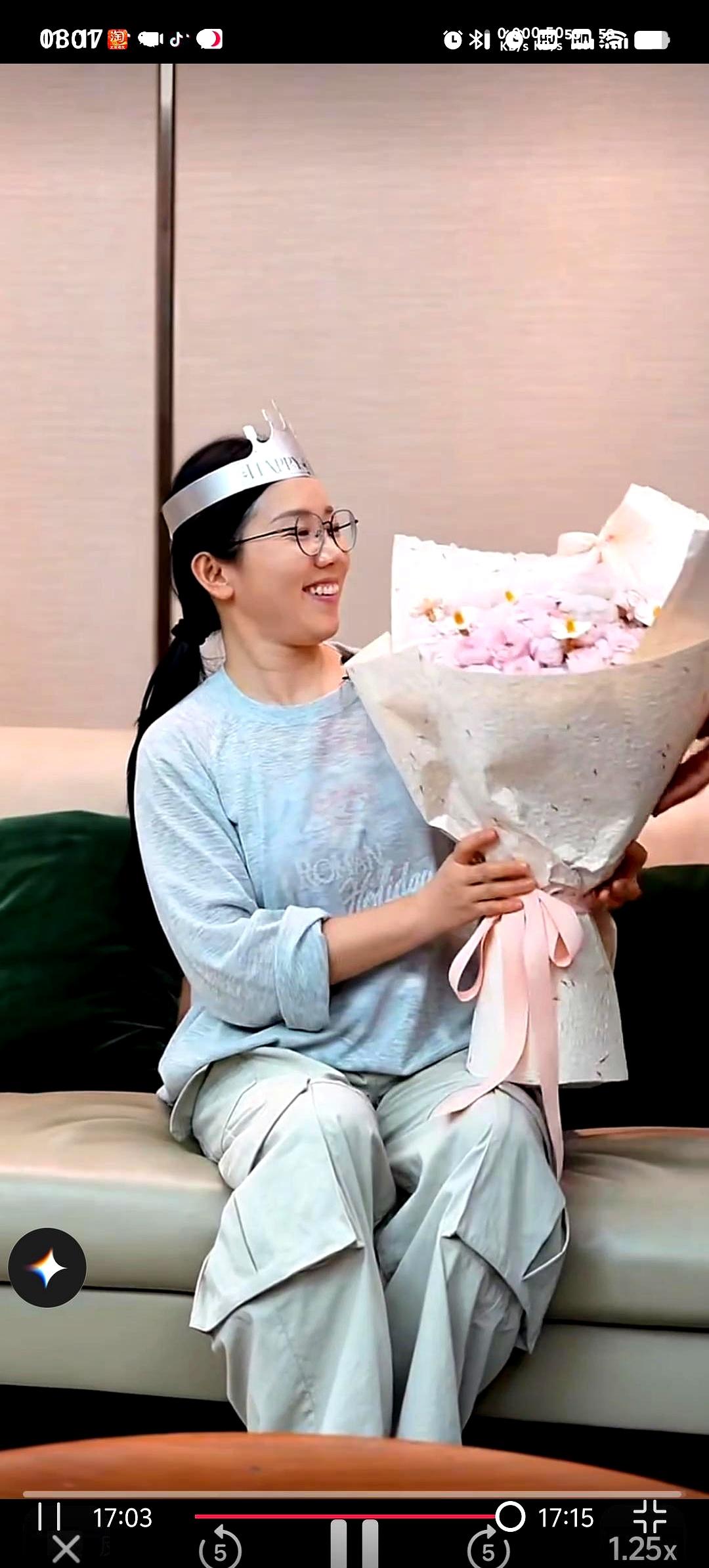 小凤又撤片了？
今早给小娜的生日短片发布没多久就消失。

发得早、删得快，像是觉