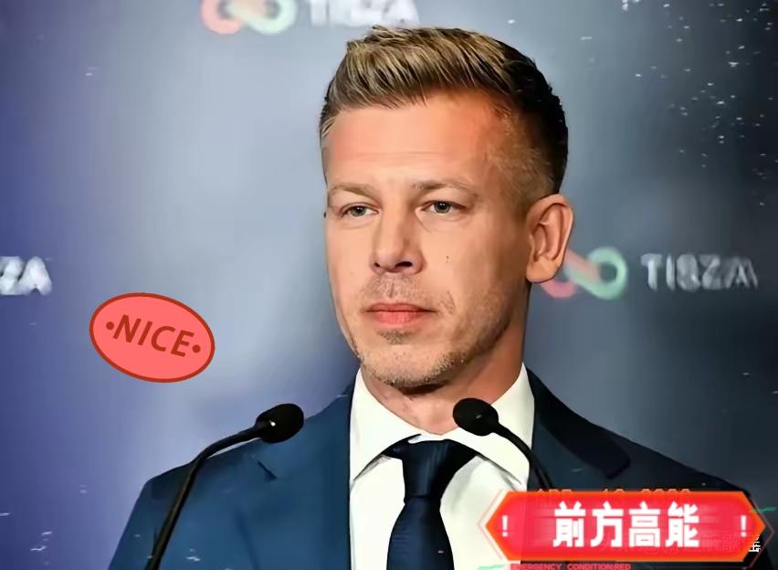 “300亿欧元这个数字，比那把烧向布达佩斯上空的红烧云还要扎眼”。

各位读者，
