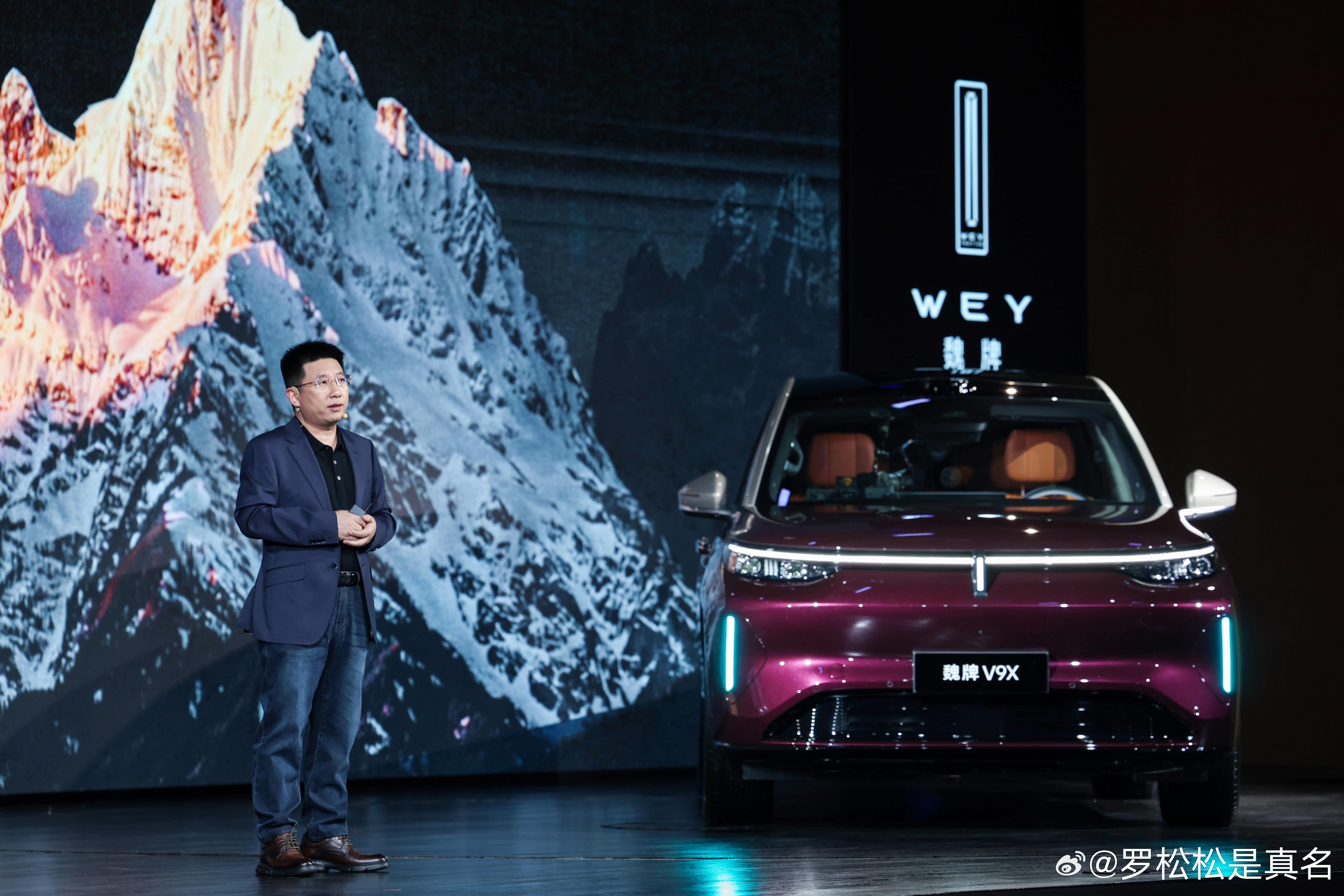 2.0T混动专用发动机+4挡混动变速箱，满电零百加速仅4.6秒，馈电状态下仍可达