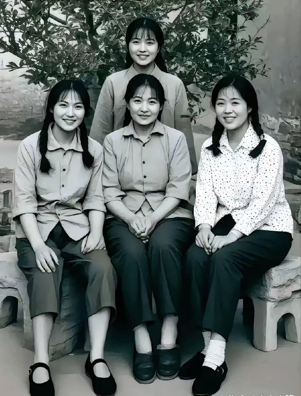 满满的回忆。
有的观点认为，爱回忆过去，说明人老了。我不这么认为，我觉得是因为，