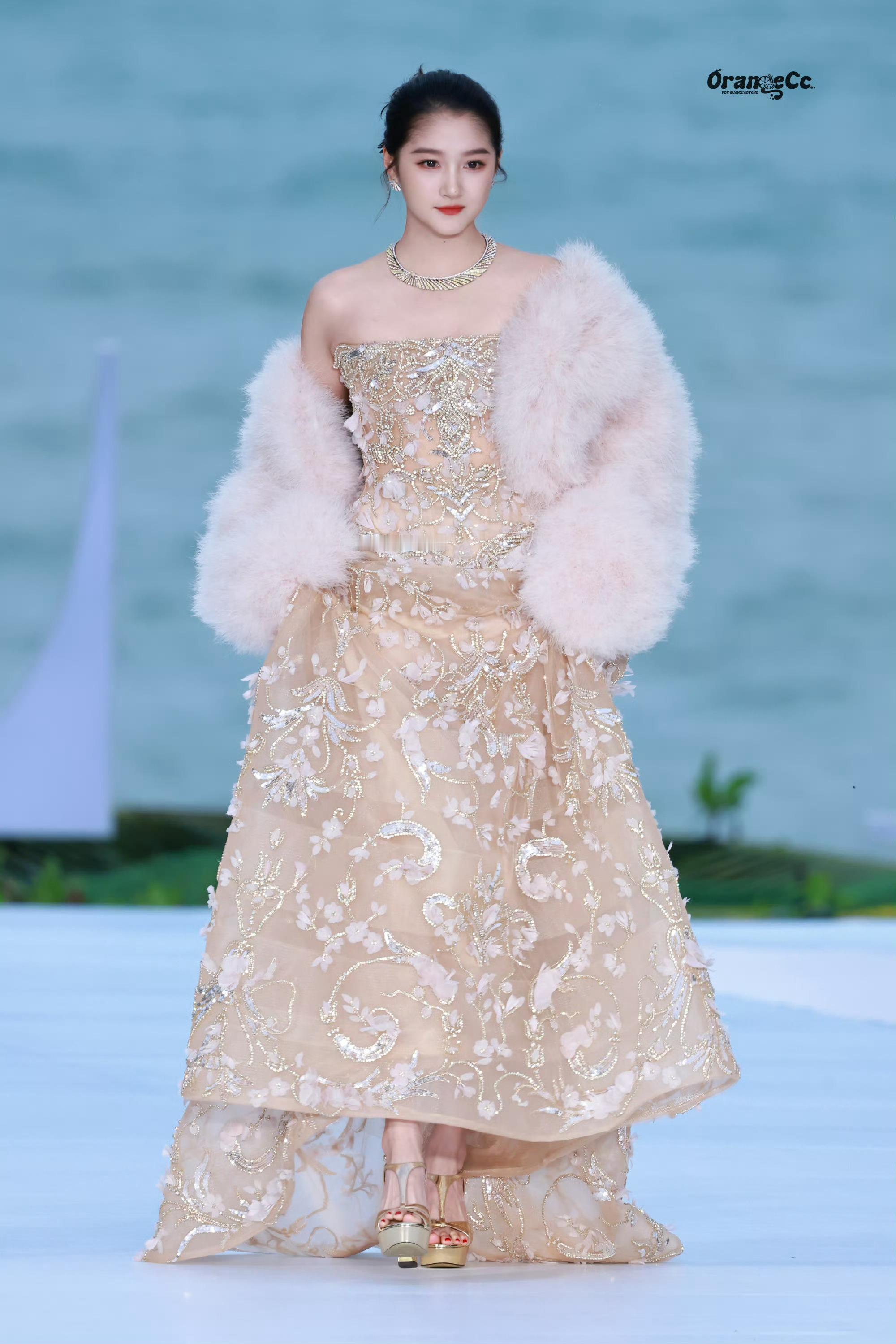 关晓彤造型越来越好看了～好大气的美呀！ ​​​