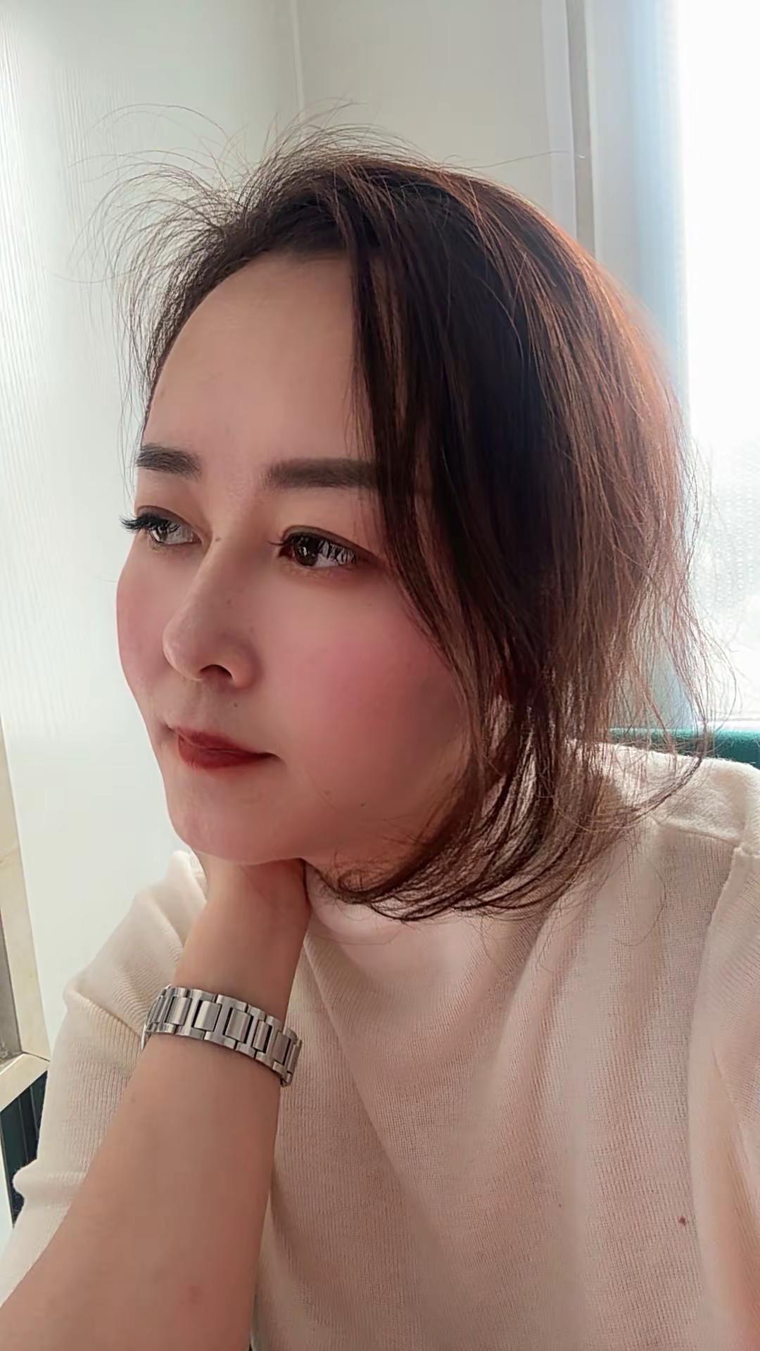 有种炫耀叫“女儿给买的”“每个年龄的你，都是恰到好处的自己，爱人先爱己，祝你一路