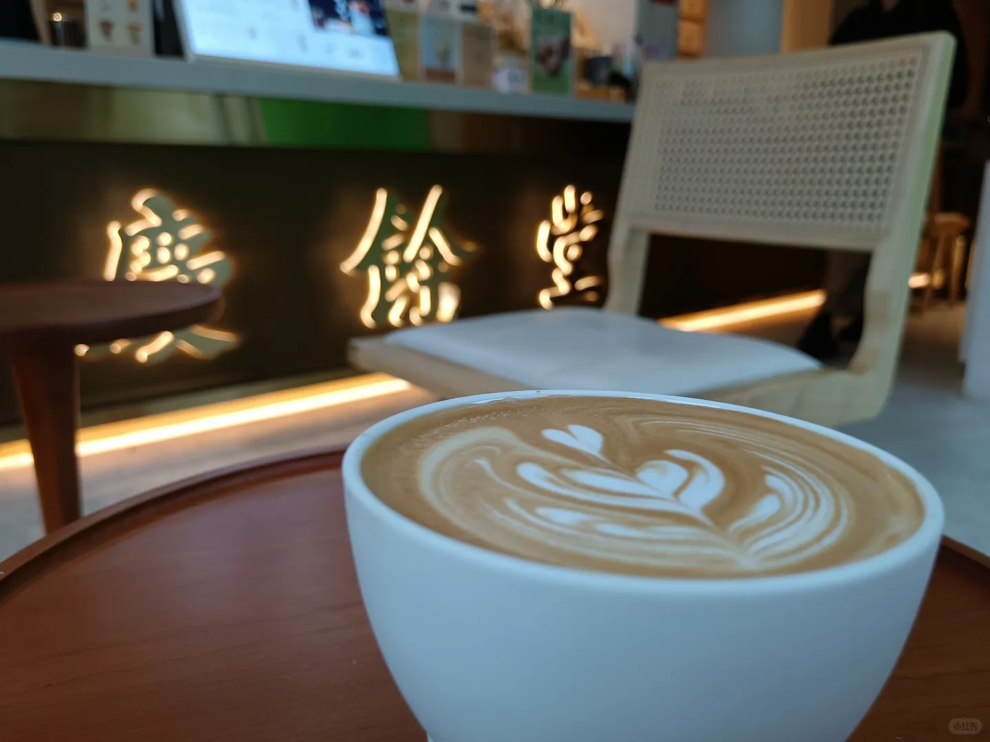 喝一杯咖啡 窗外有点雨 此时在想 当年红顶商人胡雪岩 是怎么也不会想到...