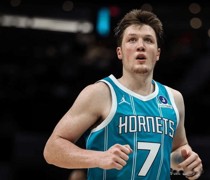 克尼普尔58场轰201记三分，本赛季联盟首位200+，刷新NBA历史最快达成纪录