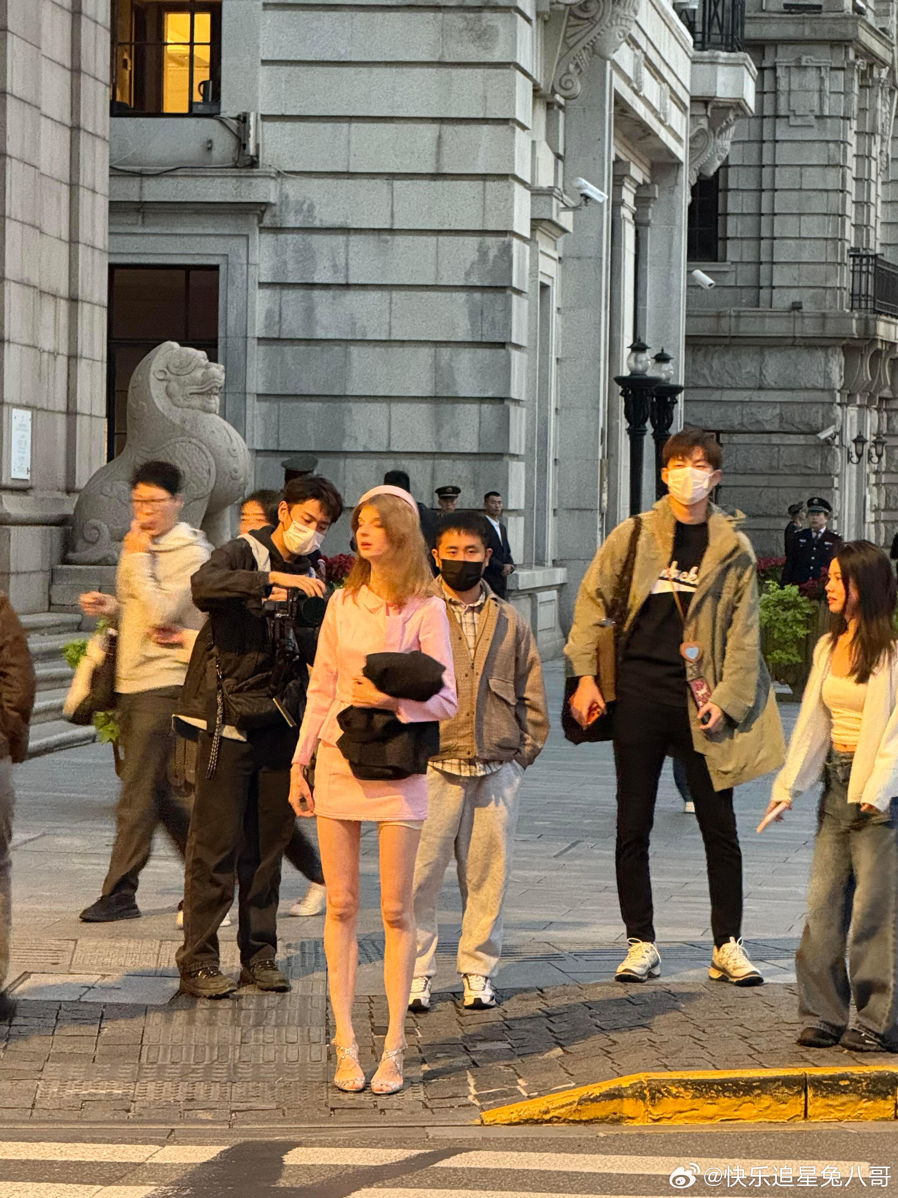 董力陪老婆拍摄董力老婆腿好长 董力陪老婆拍摄，阿诺这腿也太长了吧 ​​​