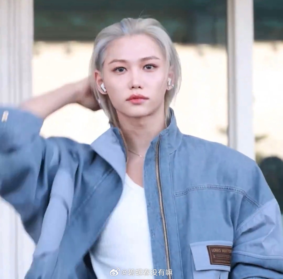 felix李龙馥启程巴黎时装周新闻图银发造型好看，特别清爽的一套lv全球代言人的