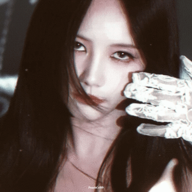 李一桐手上有针孔 明明那么累还在坚持，李一桐真的又敬业又让人心疼 